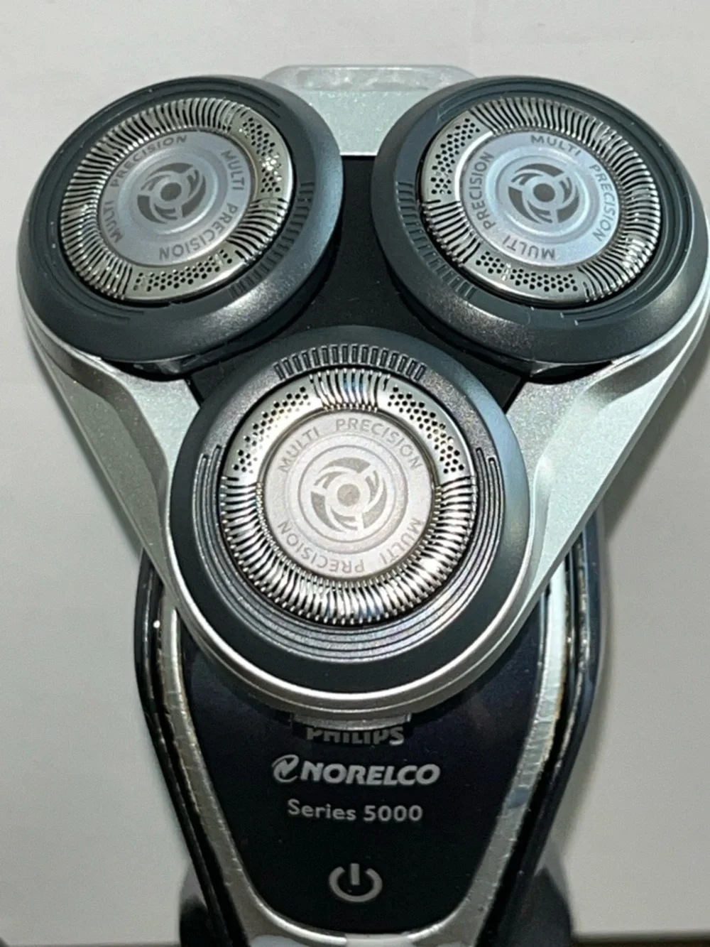 Philips Norelco Rechargeable Razor Series 5000 Wet/Dry W/ Charger: Works 100%